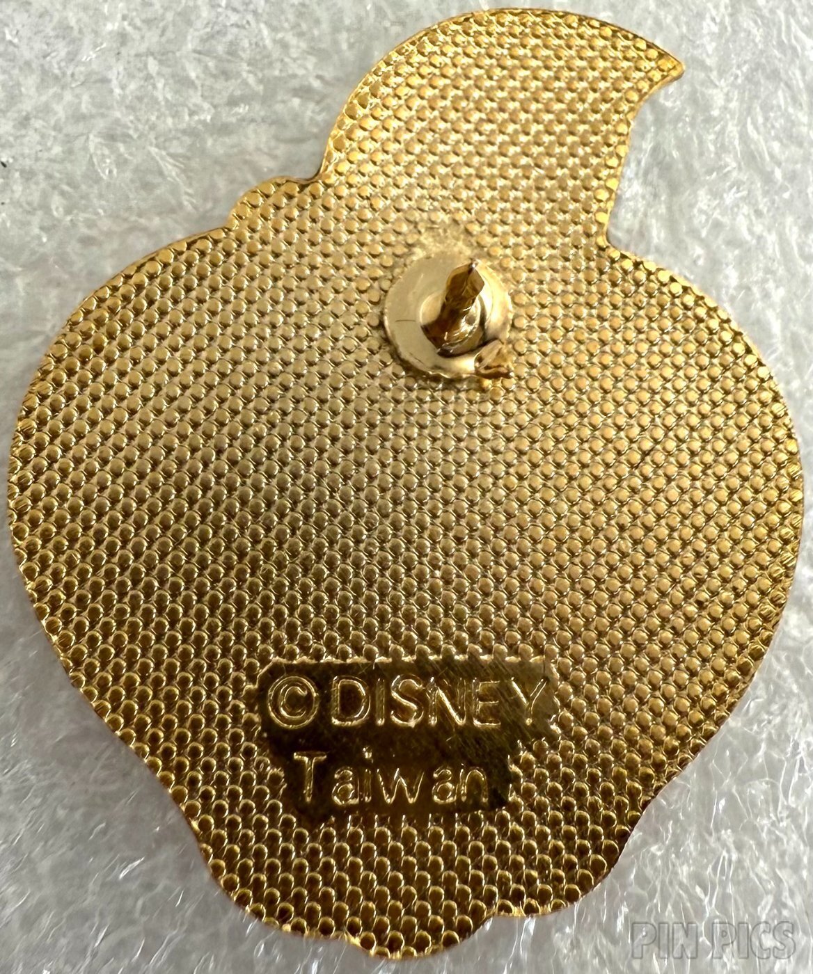 Snow White and the Seven Dwarfs - Apple  pin collectible - Main Image 2