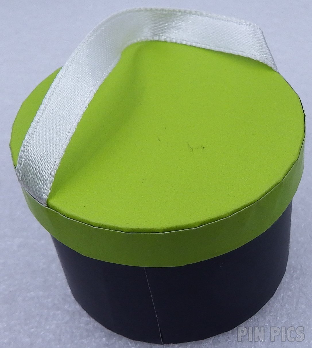 WDW - Pluto - Hat Box - Cast Member - Set  pin collectible - Main Image 2