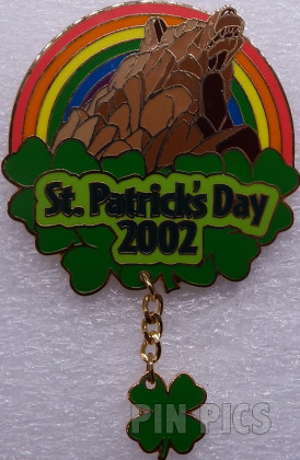 DLR Donald Christmas 2001 Ornament / Pin