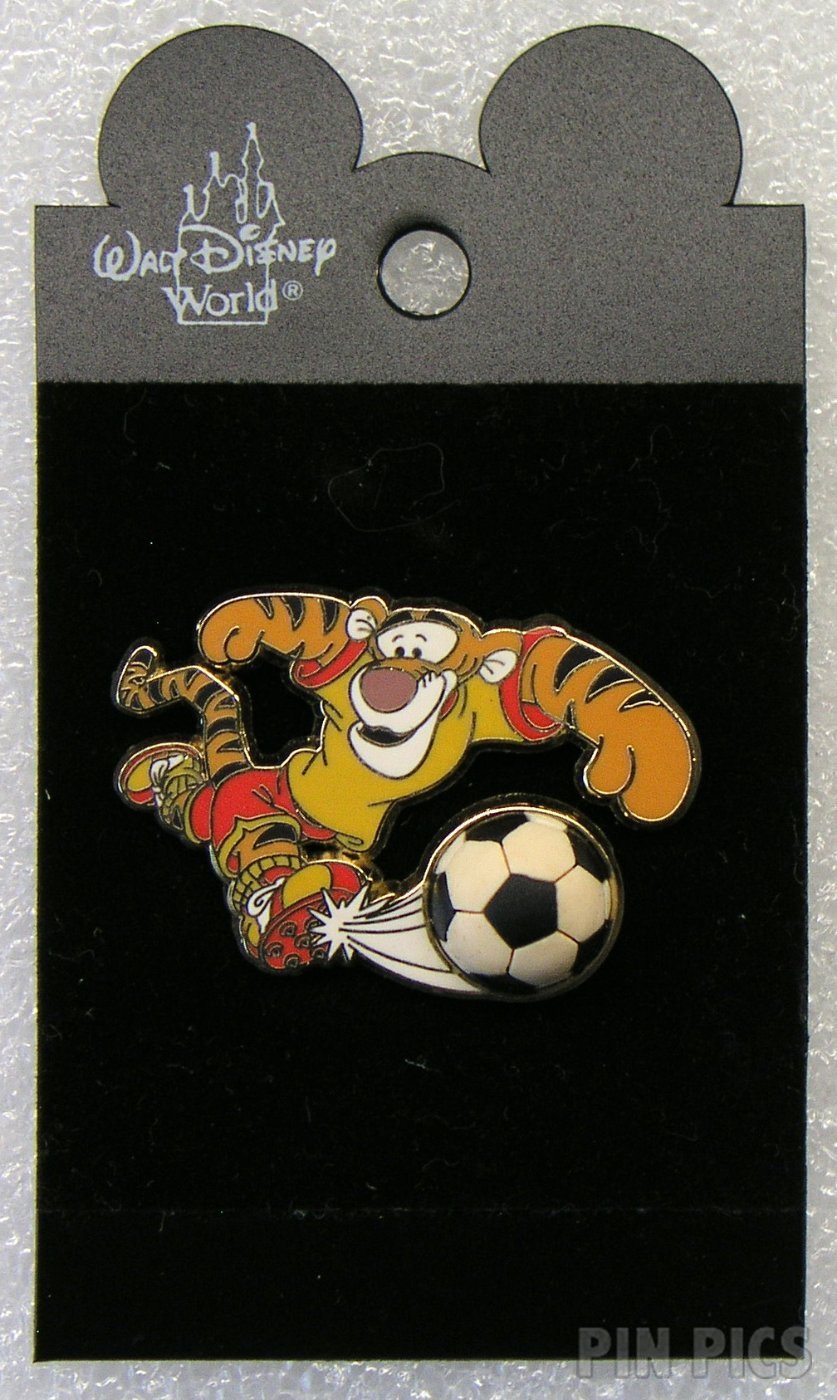 Tigger - Soccer - Sports Free-D Series - Big Pin Game - Pink Nose  pin collectible - Main Image 3