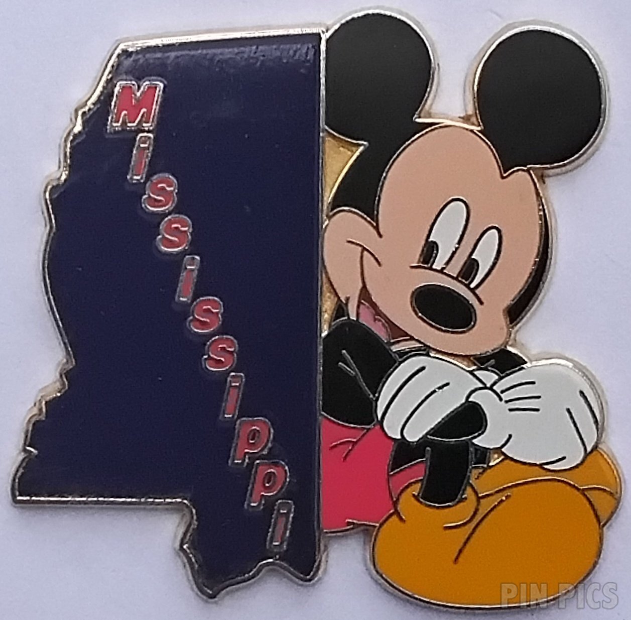 Percy with pink pillow - Pocahontas