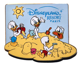 DLR Cast Member - Lilo and Stitch (Playing The Ukulele)