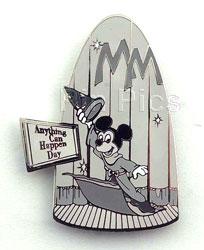 Button - DLR - Goofy's Holiday Feast 2000 - Disneyland Hotel