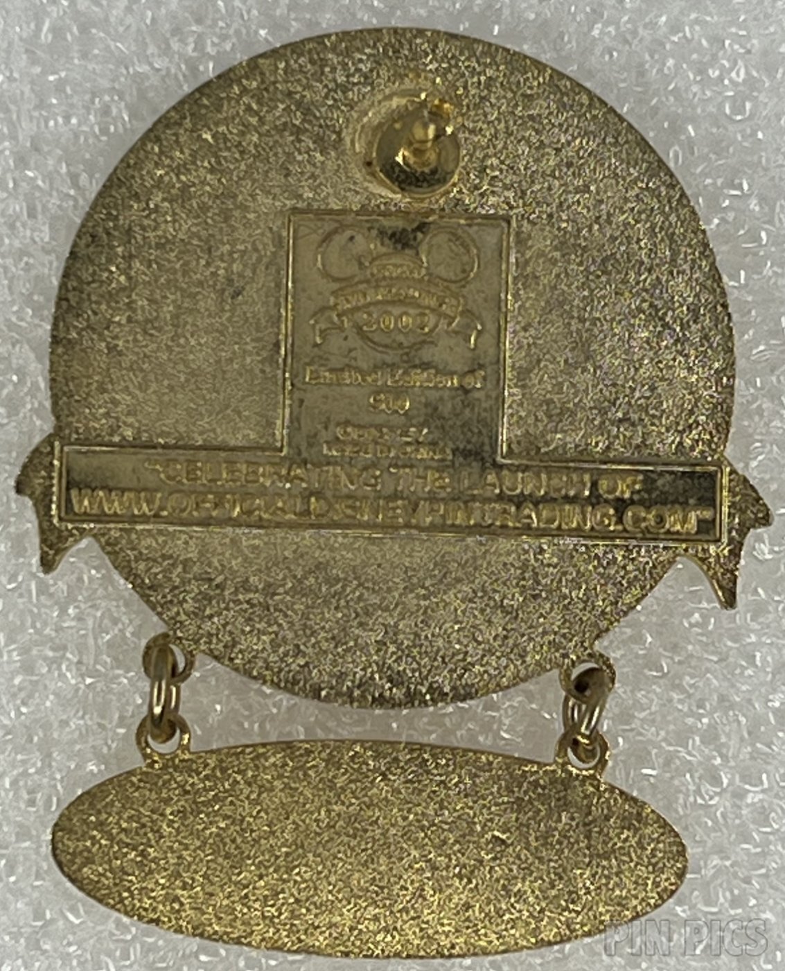 DLP - Mickey - Pin Trading Around the World Dangle - Disneyland Paris - Surprise Release  pin collectible - Main Image 2