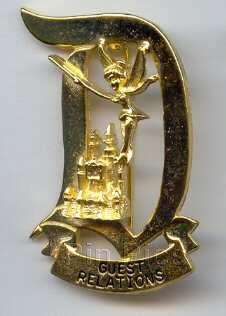 Mickey and Pluto Caroling - Goldtone Pin