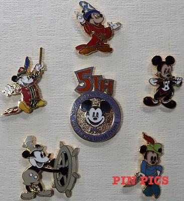 Snow White dancing with the Dwarfs - color variation