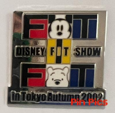 Minnie Mouse playing tennis Pink shoes