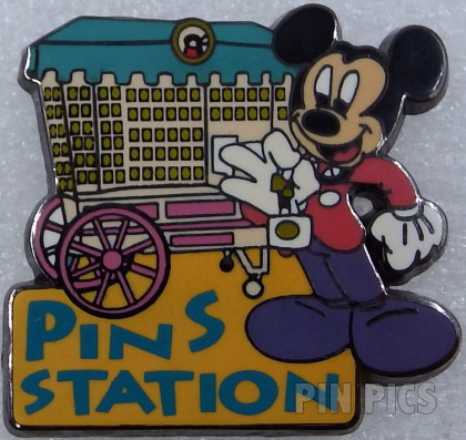 DLP - Return to School 3 Pin Set (Piglet)