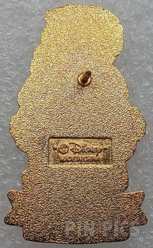 DS - Pooh Santas Around the World - Russia - Holiday  pin collectible - Main Image 2