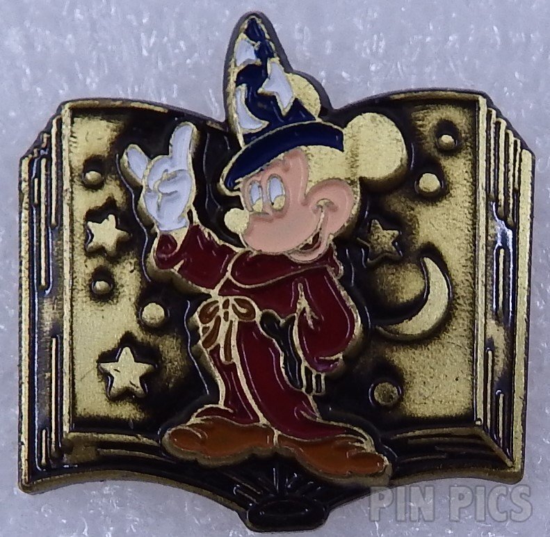 Button - DIS - Mickey Mouse - It's A Treat To Shop At The Disney Store