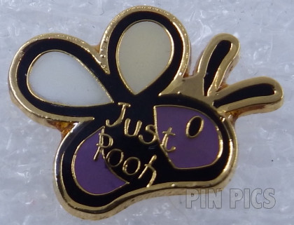 Meeko braiding Pocahontas' hair