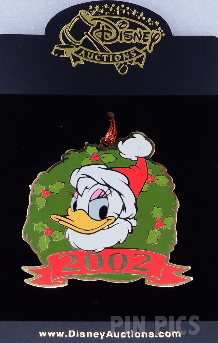 DA - Daisy - Holiday Wreath 2002 Set - Pin and Ornament  pin collectible - Main Image 6