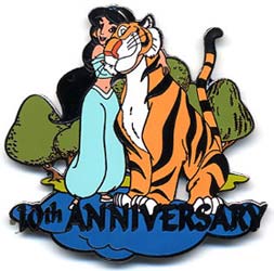 DA - Mickey and Minnie - Decorating a Christmas Tree - Happy Holidays 2002