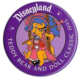 3D Pooh Waving - Green & Gold Diamond Background