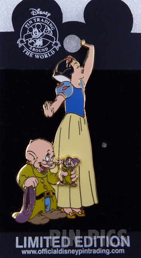WDW - Snow White and Dopey - Dopey Holding Pin of Himself - Mickey’s Super Star Trading Team 2003  pin collectible - Main Image 3