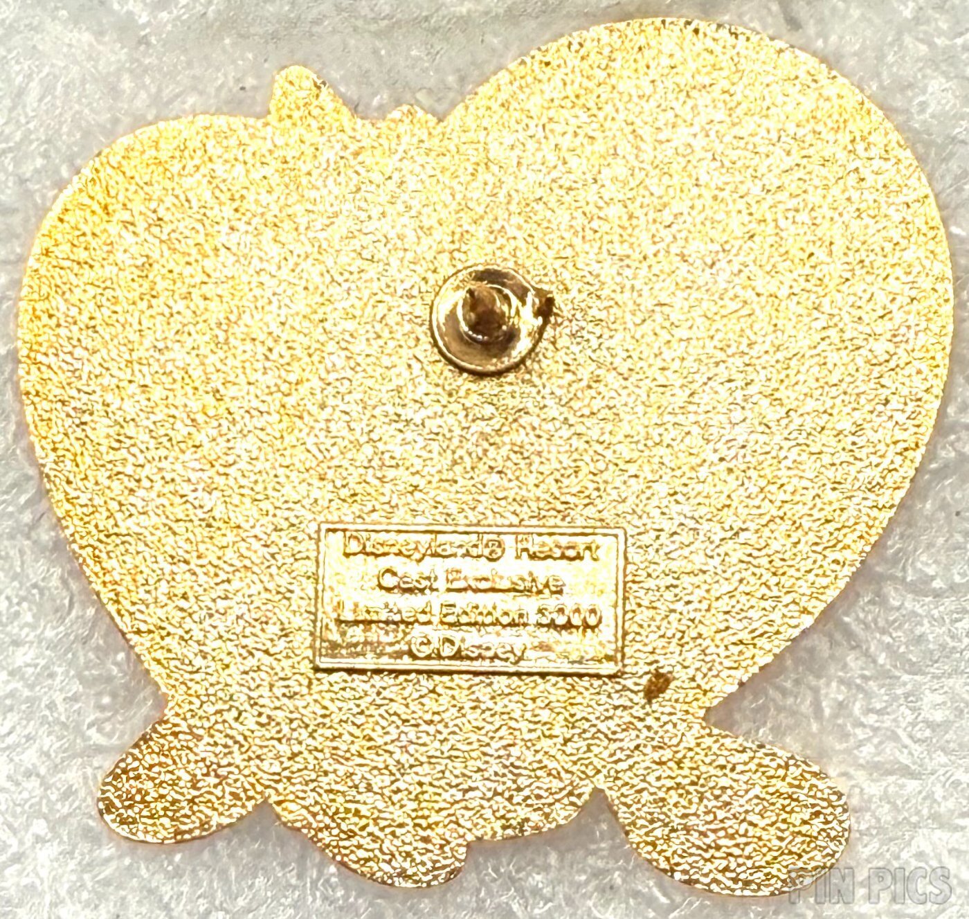 DLR - Mickey and Minnie - Hugging Sweethearts - Cast Exclusive  pin collectible - Main Image 2