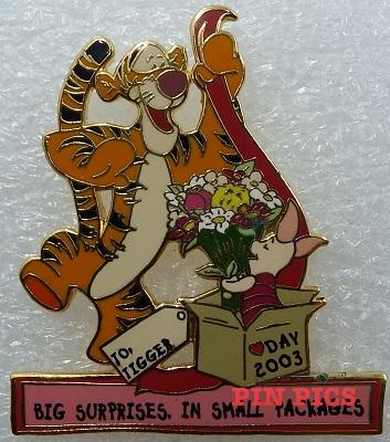 Meeko braiding Pocahontas' hair