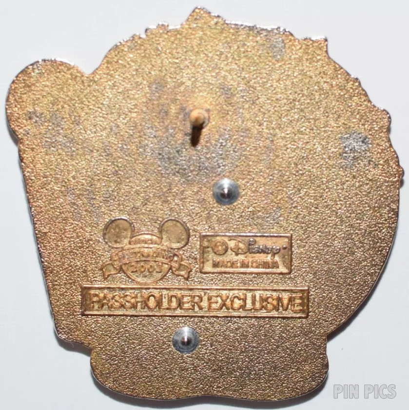 WDW - Mickey Holding Key - Annual Passholder Exclusive 2003  pin collectible - Main Image 2