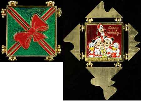 Daisy Kissing Donald's cheek