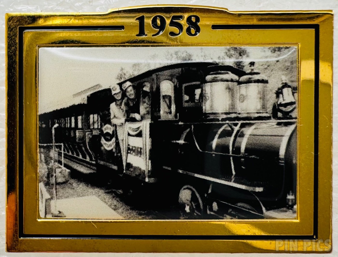 Button - Chip 'n' Dale Donald Duck Birthday w/Ribbon