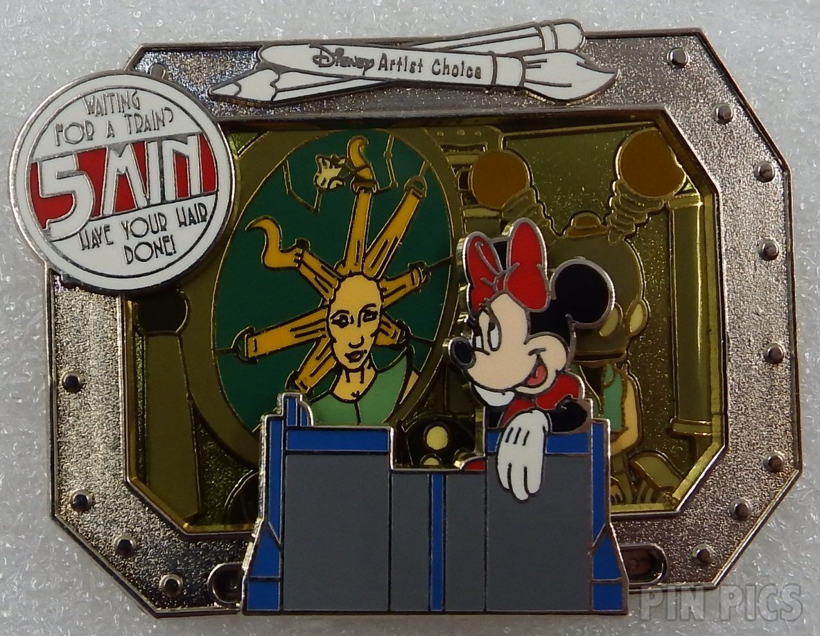 DLR - Pirates of the Caribbean Event: Skeleton Pirate with Gold and Jewels