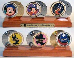 DLR - Pirates of the Caribbean Event: 2003: Boxed Pirate Pin Set