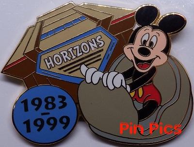 WDW - Cruella and Dalmatian Puppy - First Day of Winter 2003 - 101 Dalmatians