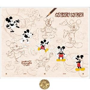 DLR - Mickey - Pointing to Himself