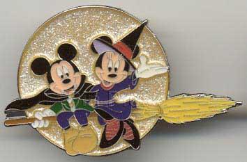 DLR - Halloween 2003 ( Lilo and Stitch with Jack-O-Lantern Pumpkins)