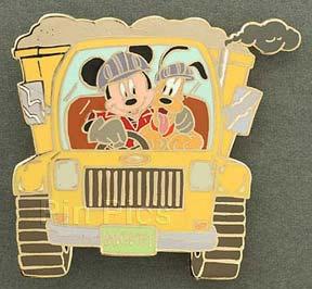 DLR - Pooh and Gang - Happy Birthday Dining