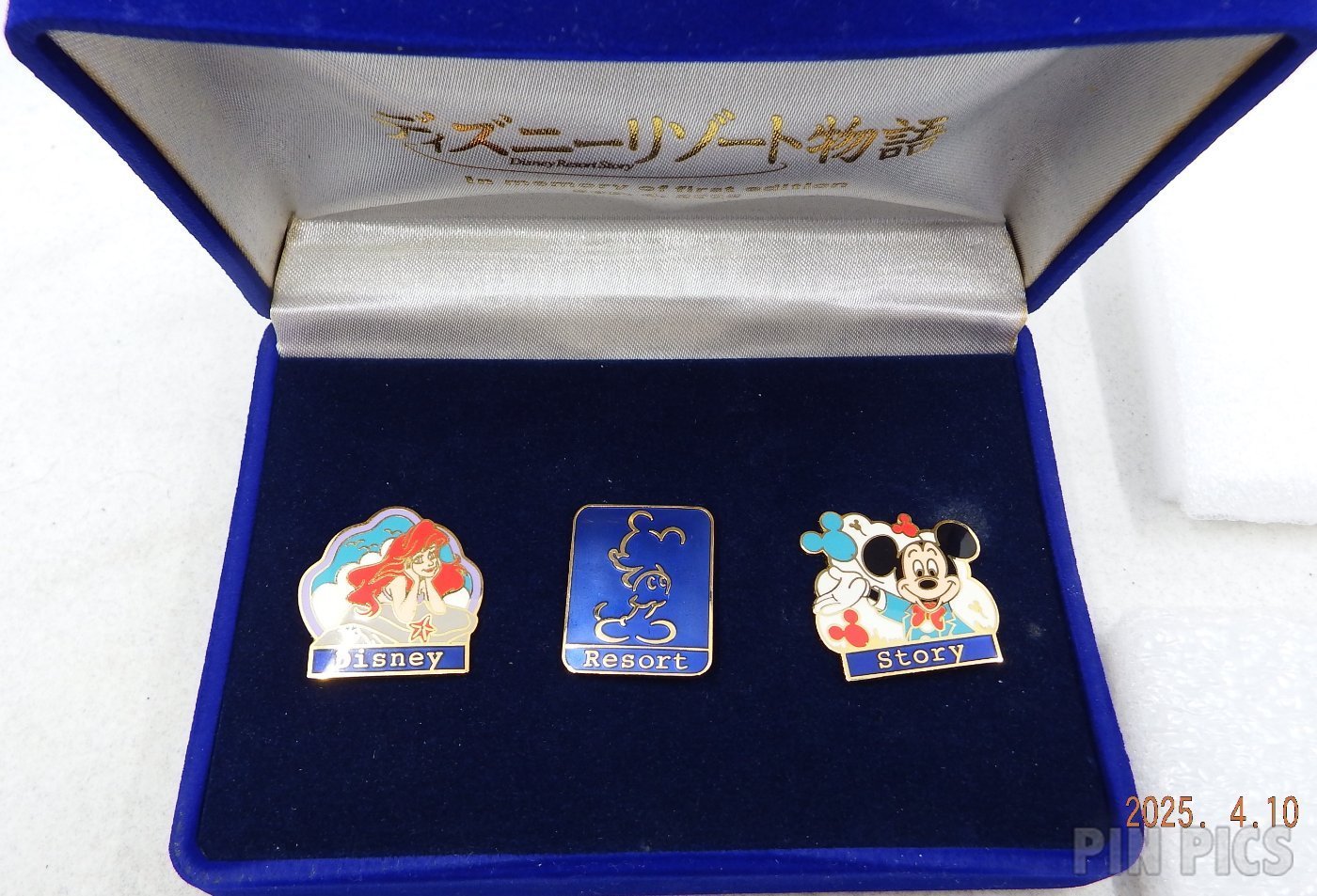 Japan - Ariel, Mickey and Balloons - Disney Resort Story - Blue Velvet Box  pin collectible - Main Image 2