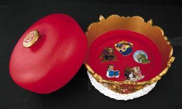 WDCC - A Decade of Dreams - Lady Hat Box