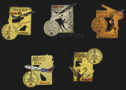 DLR Cast Exclusive - Mickey on a Sled (Slider)