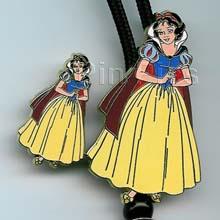 WDW - Queen of Hearts - Disney Pin Flowers - Mickey's Pin Pursuit 2004 - Alice in Wonderland