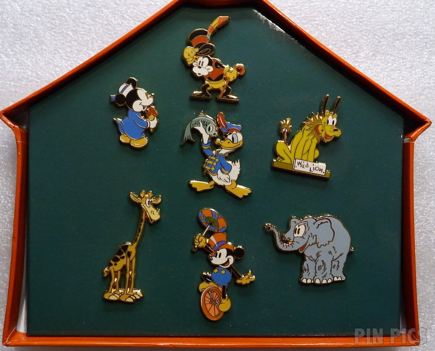 DC - Mickey Mouse Circus Boxed Set  pin collectible - Main Image 3