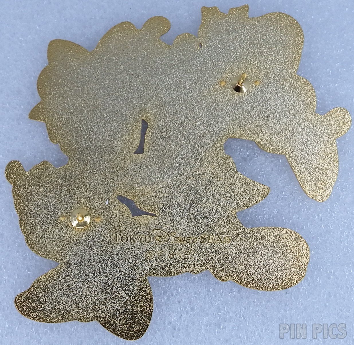 Japan - Mickey and Minnie Mouse - Harborside Christmas 2003 - TDS  pin collectible - Main Image 2