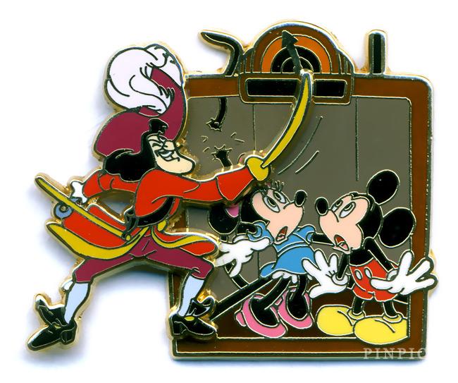 Button - DLR - Disneyland - Winnie the Pooh with Bee