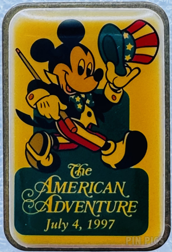 Mickey with a Gift for Minnie - Pin 1 - Set 1 - Disney Advent Tree Series - Merry Christmas 2003