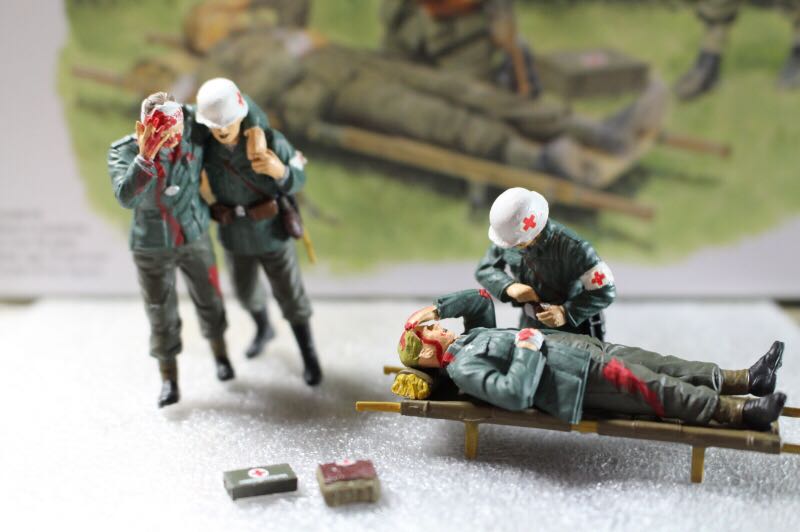 German Medical Troops - Dragon model planes collectible [Barcode 089195860743] - Main Image 2