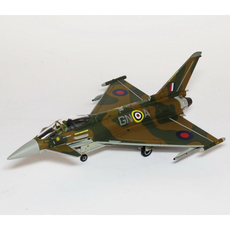 British Legends: Eurofighter Typhoon RAF, Revell Aeroplane Kit 1:72, 03900 - Revell model planes collectible [Barcode 4009803039008] - Main Image 1