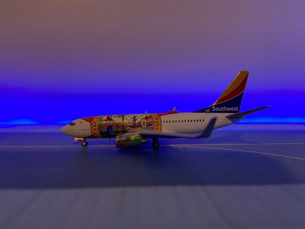 SWA 737-700 - Gemini Jets model planes collectible - Main Image 1