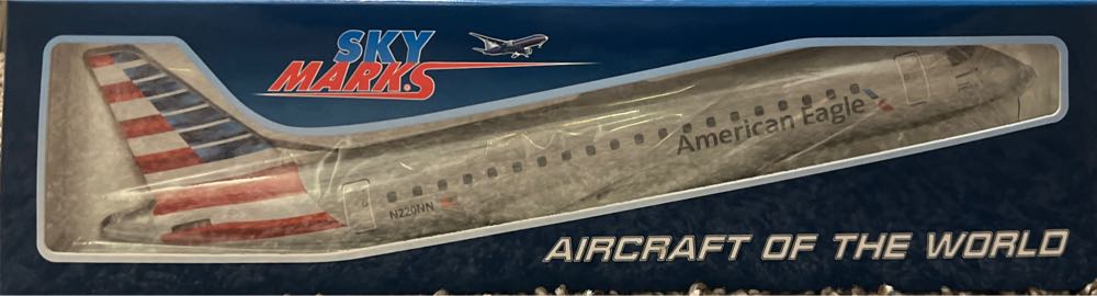 Skymarks American Eagle E175 Envoy Air - Sky Marks model planes collectible [Barcode 830715940595] - Main Image 1
