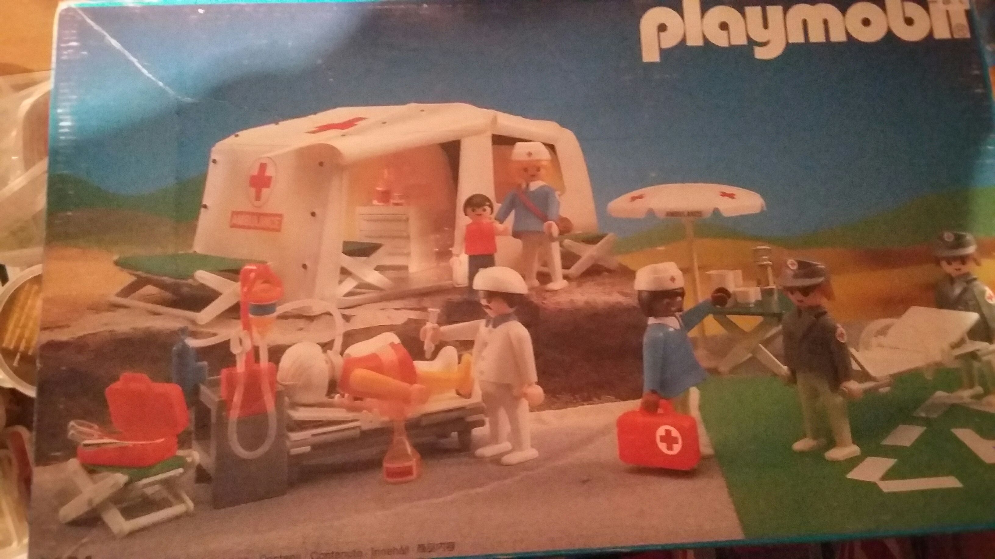 Veldhospitaal - City Action Ambulance (3224) playmobil collectible [Barcode 4008789032249] - Main Image 1