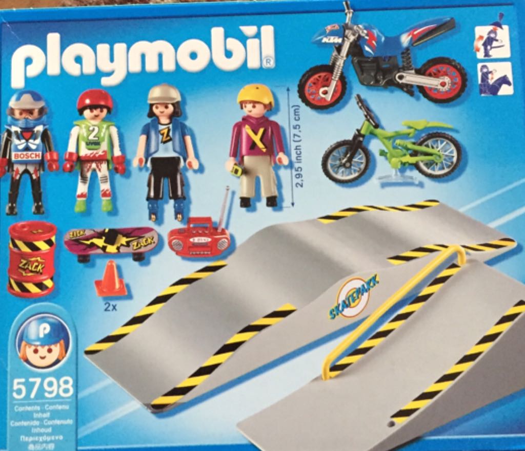 5798 BMX and Skatepark - City life (5798) playmobil collectible [Barcode 025369057984] - Main Image 2