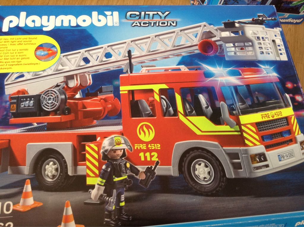 Firetruck 5362  playmobil collectible [Barcode 4000309398637] - Main Image 1