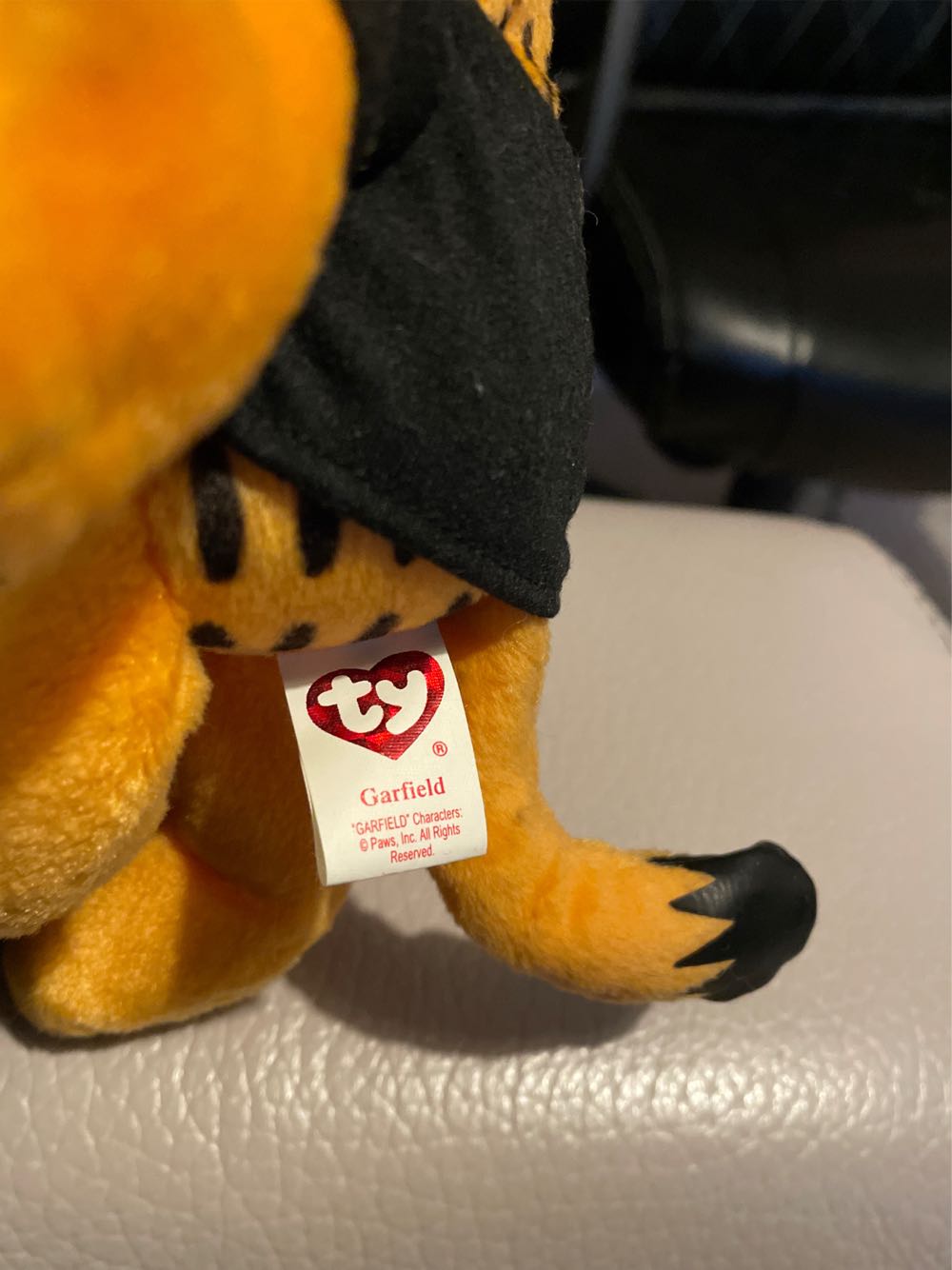 garfield - I don’t do perky  plush collectible [Barcode 008421406685] - Main Image 3