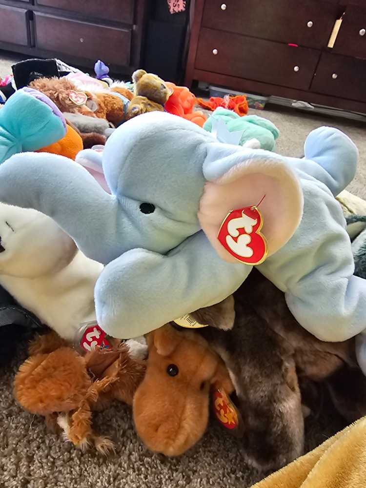 Squirt The Elephant (Buddy)  plush collectible [Barcode 008421030132] - Main Image 2