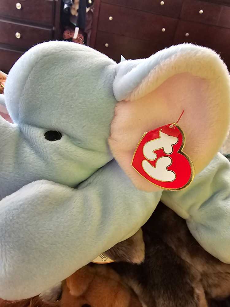 Squirt The Elephant (Buddy)  plush collectible [Barcode 008421030132] - Main Image 3