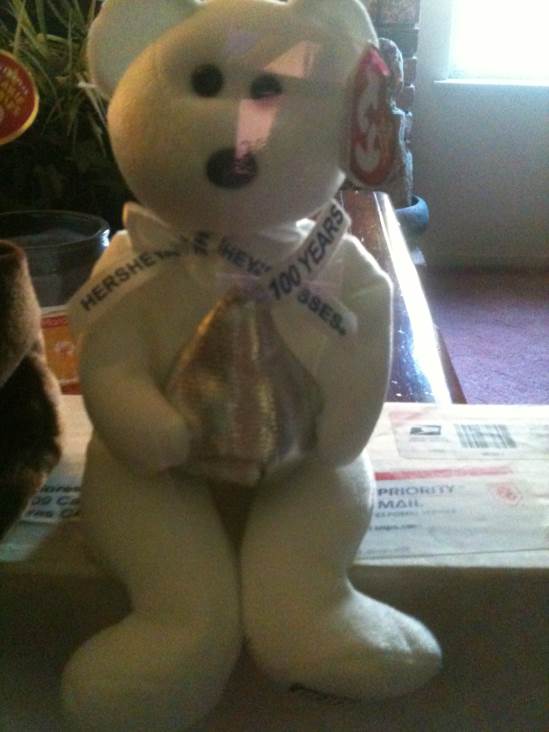 Kisses The Bear  (United States) plush collectible [Barcode 008421470488] - Main Image 2