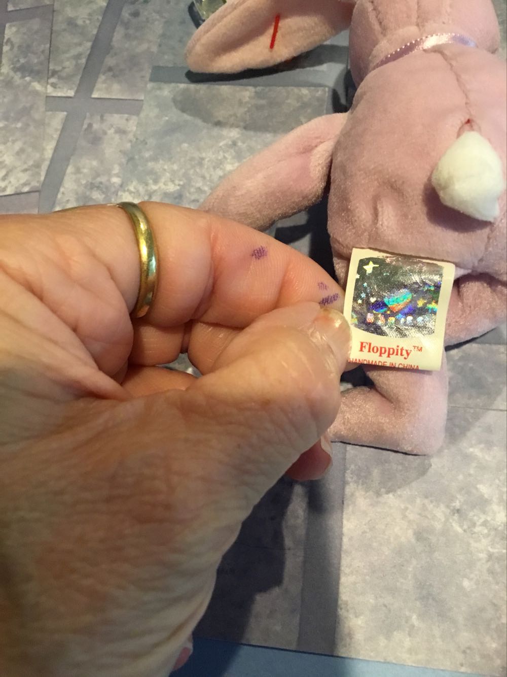 Floppity The Bunny - Basket Beanies - Easter  (United States) plush collectible [Barcode 008421035113] - Main Image 4